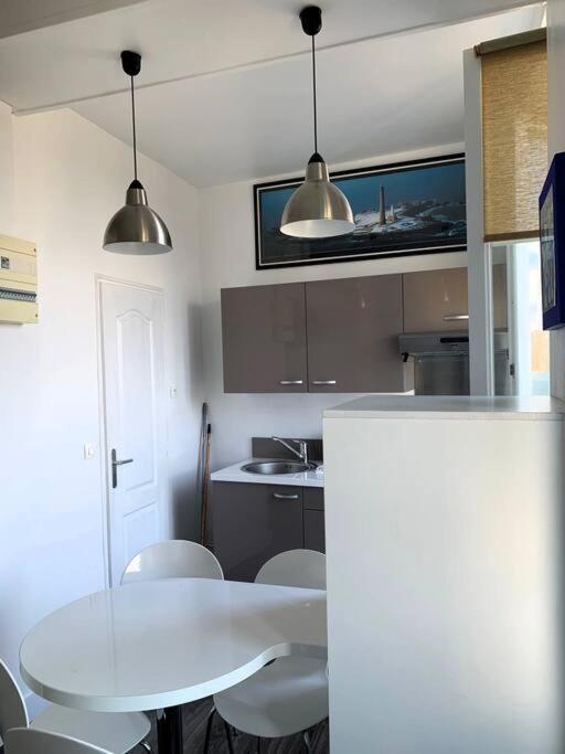 Le Joffre - Studio Sur La Digue En Centre Ville Arromanches-les-Bains Extérieur photo