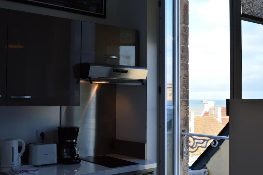 Le Joffre - Studio Sur La Digue En Centre Ville Arromanches-les-Bains Extérieur photo